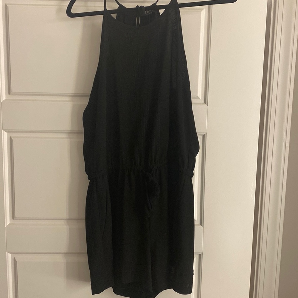 Tie waist black romper!